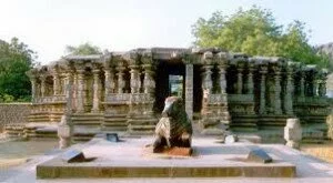 ThousandPillarTemple_Nandi